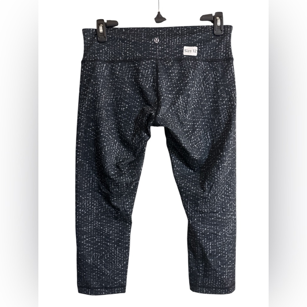 Lululemon Cropped Leggings - Picture 2 of 5